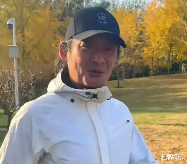 “酒蒙子”景岗山又喝酒了,曾经红透半边天,如何打烂一手好牌?