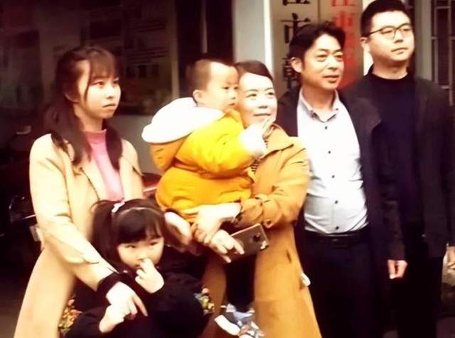 |财富成负担?田静姐妹调侃儿子给父母买房是做梦,老杜只住老破小