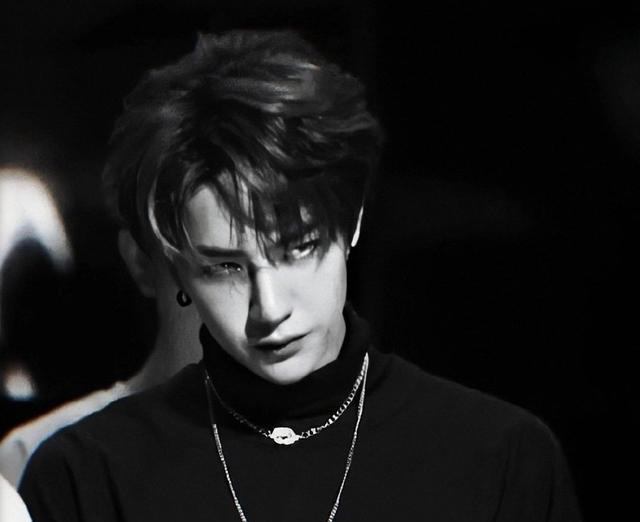 王一博|王一博心理年龄有大？称呼别人“年轻人”，粉丝：你还没25岁呢！