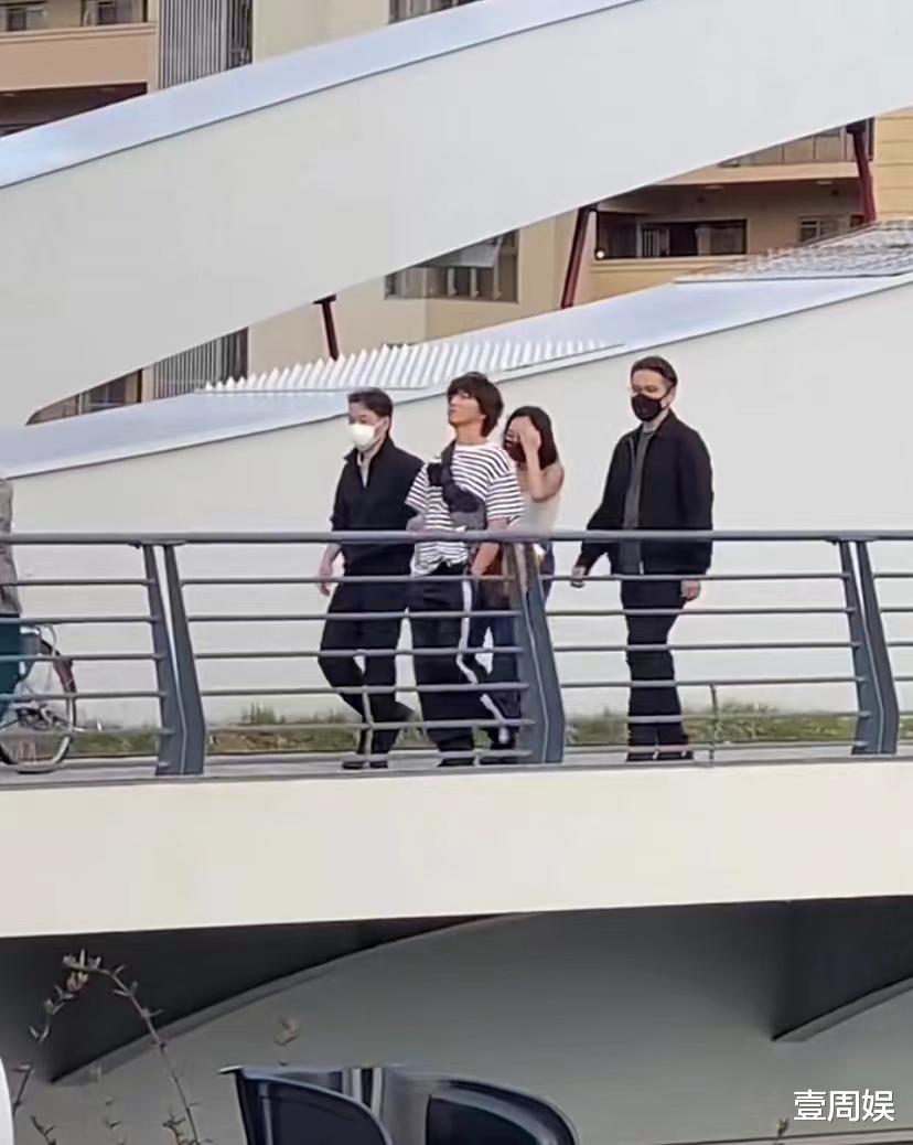 木村拓哉|49岁木村拓哉近照曝光，在日本街头被偶遇，网友：这么矮的吗？