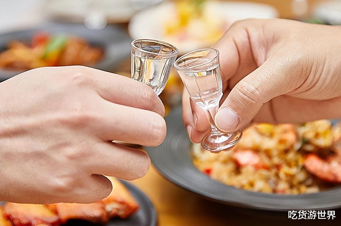 请客吃饭别死要面子！这5款佳酿不比“茅五剑”差，好喝还不贵