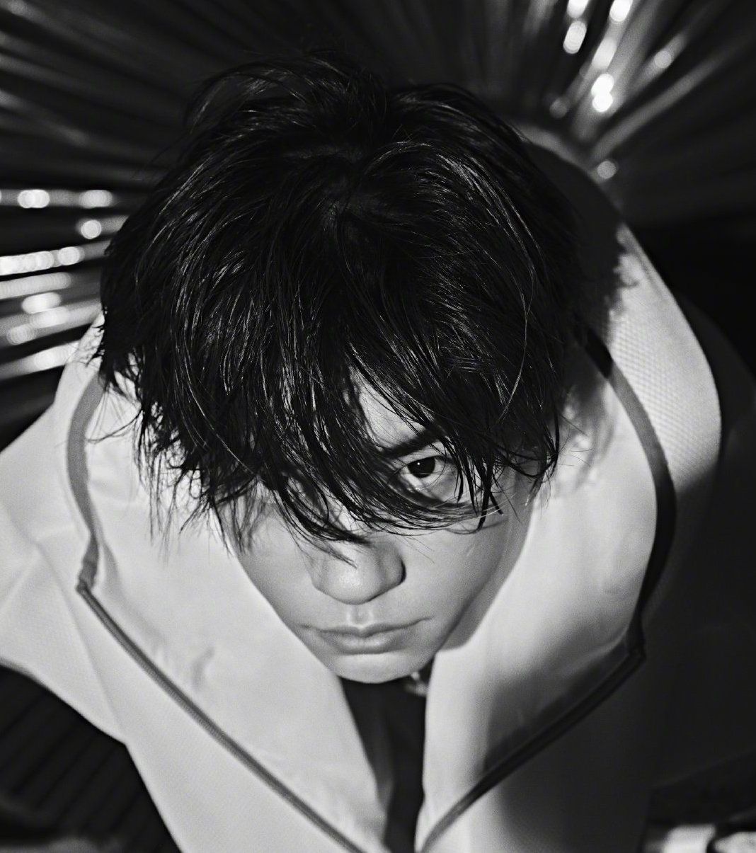 Angelababy 那个倔强不羁的男孩又回来了！易烊千玺封面来袭，挑染刘海好迷人