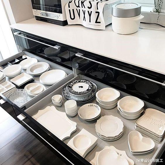 碗碟全放在台面上杂乱无章,听取这4个小建议,还你一个宽敞整洁厨房