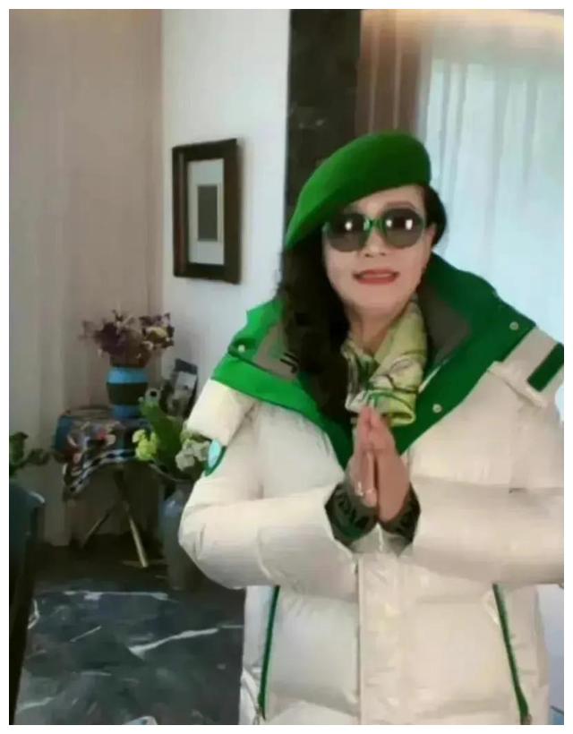 大S|让大S认道上大哥做干爹,与张兰互撕,体面的S妈黄春梅不体面人生