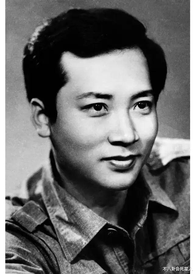 张嘉益|16位内地中老年男星现状,走路直不起腰,头发花白,秃头发福