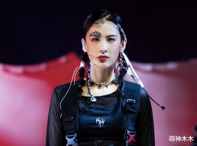 跨年晚会|黄圣依太敢说!受访揭露综艺节目“潜规则”,直言综艺是要演的