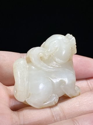 和田玉籽料|清 和田玉籽料 白玉 玉雕 瑞兽 把件挂件