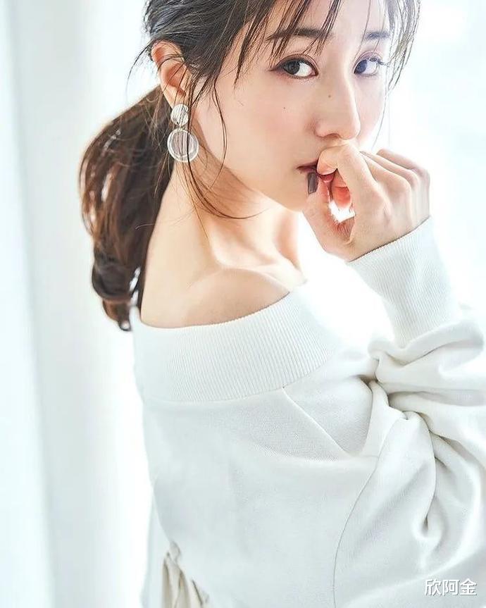 |日本顶级绿茶成功逆袭为“国民女神”!长相可爱身材x感,这谁顶得住?