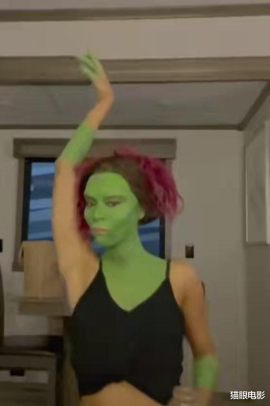 卡魔拉|漫威卡魔拉痴迷土味视频，随时随地撩衣扭屁股，还把腰给扭了