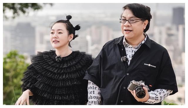 小S|不装了？小S节目请问题明星，讽内地演员耍大牌，网友：小菲英明