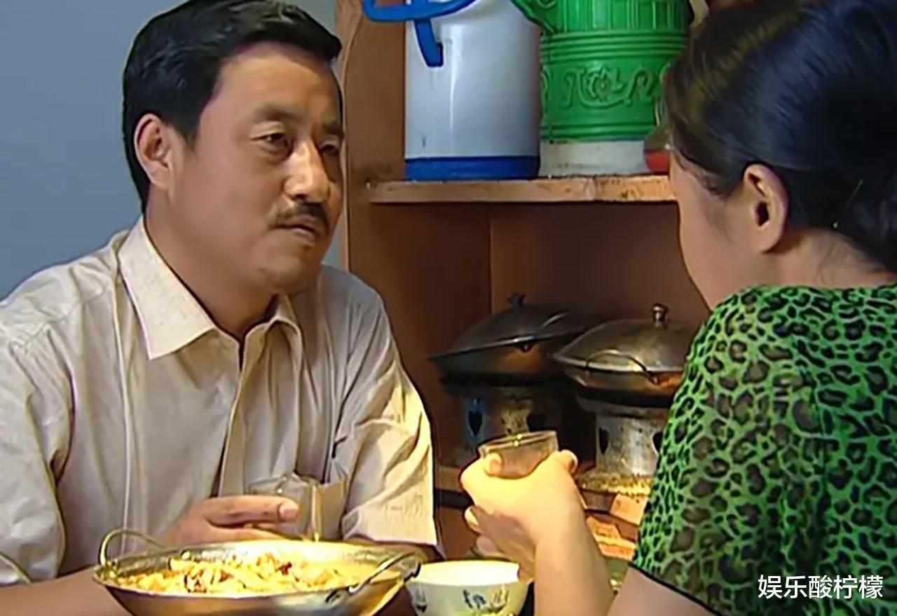 乡村爱情14|《乡村爱情14》珍贵花絮，大脚婶与朱妈妈相拥，13年情谊难再续