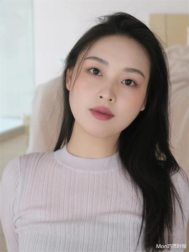 底妆 脸大的女生不适合化浓妆，看着不仅显老，还带着乡土感，不太高级