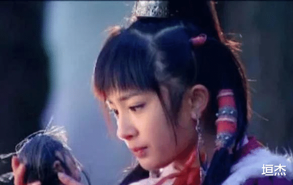 王彦霖|7位女星古装梳“单马尾”,杨幂灵动惊艳成经典,李沁却输了