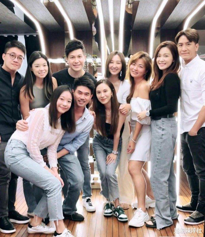 马国明|汤洛雯晒背光黄昏照暗含玄机，马国明疑回复网友好事将近引起哄