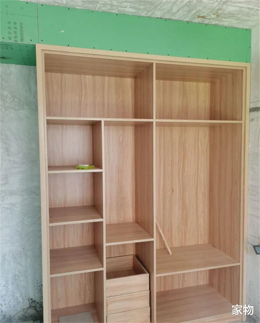 为何越来越多人的卧室内,都不要定制衣柜了?看完原因,深有同感