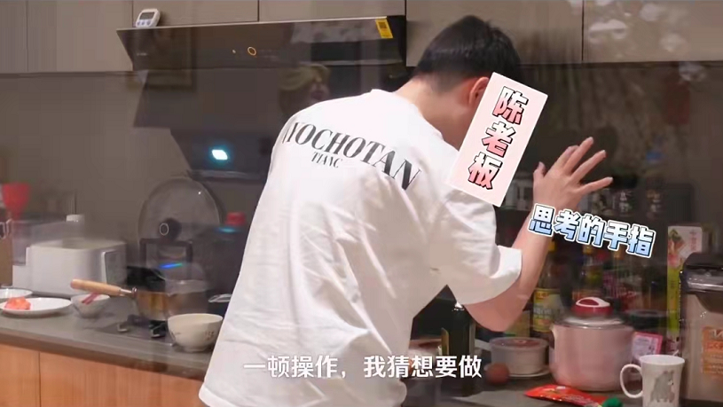 张子萱|张子萱过38岁生日太幸福，陈赫深夜下厨做长寿面，婆婆女儿齐送花