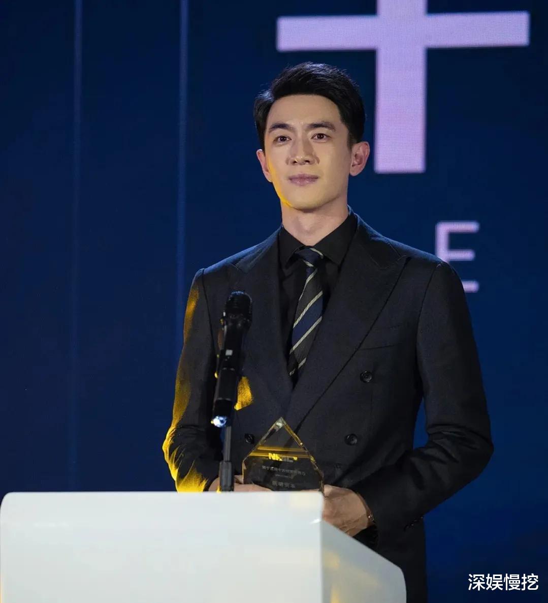 谭松韵|31岁谭松韵无滤镜出演职场女，不知撕下多少“美颜女”的遮羞布？