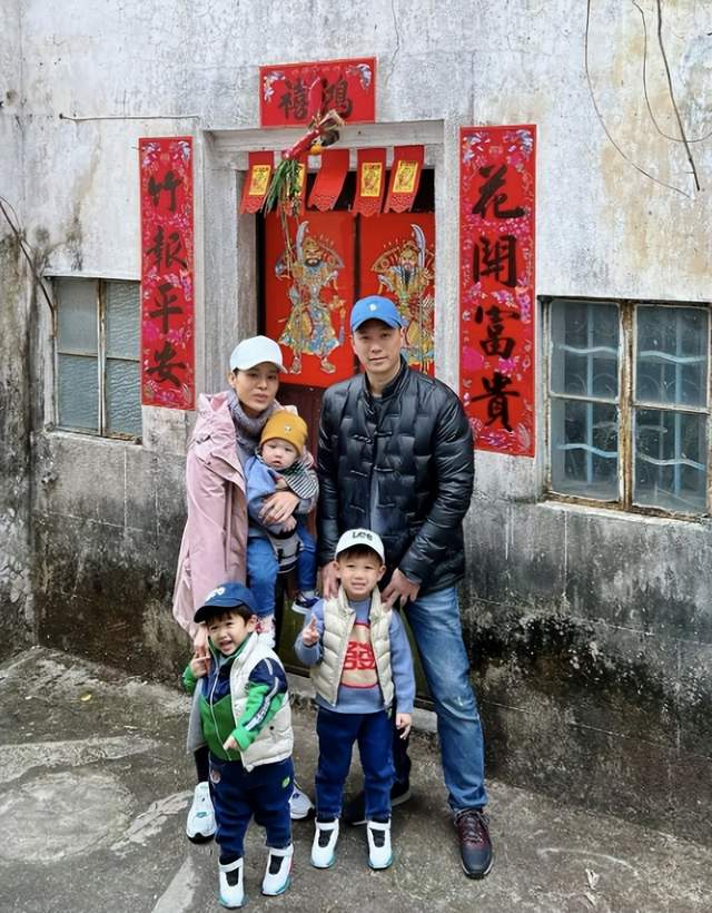 胡杏儿|胡杏儿素颜吃海鲜大餐，碗里螃蟹比脸还大，主动打包剩菜毫无架子