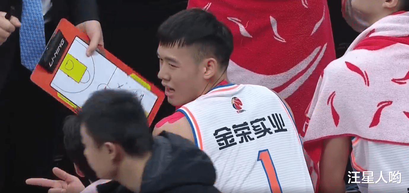 新疆男篮|97-102！新疆男篮轰然倒下，最后时刻遭3分球绝杀，破2大纪录