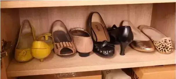 玄关怎么装才能告别满地鞋?一个好的玄关柜顶一间房!