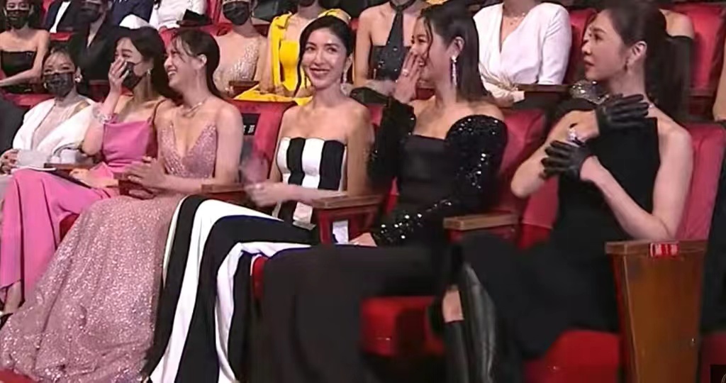 林心如|林心如错失视后表情显心酸！换两套礼服裙摆湿了一截，生图好油腻