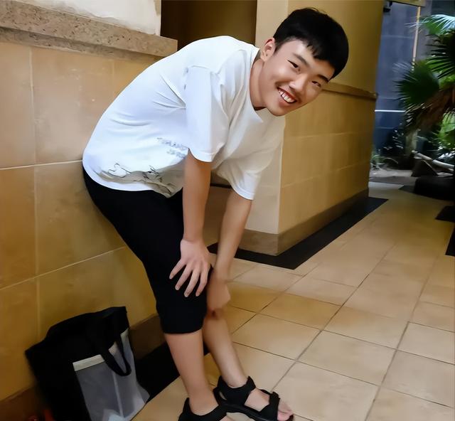 胡鑫宇|胡鑫宇事件有新突破，同学爆料称：他知道如何翻墙出学校