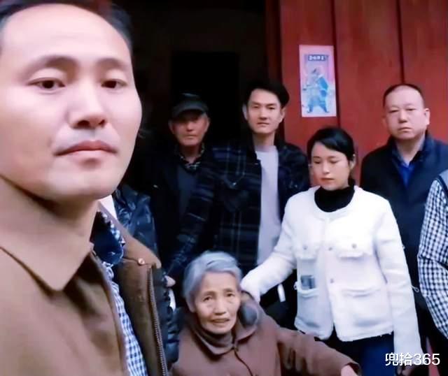 胡鑫宇失踪53天，神秘人来到他老家，诱签不让看内容的协议