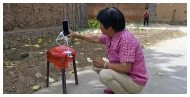 58岁大妈搭伙64岁大爷:白天看是夫妻,晚上其实是邻居