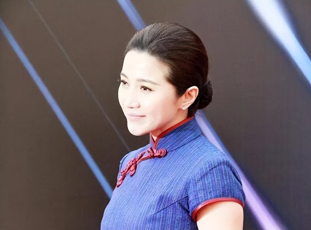 颜丙燕|影后颜丙燕:对名利“无欲无求”,为母亲治病隐退8年,至今未婚