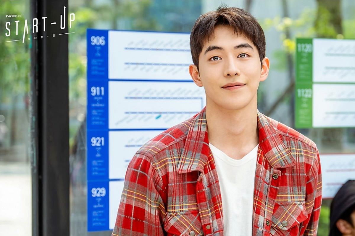 丁海寅|《二十五》南柱赫吻戏惹争议!没剧本运韩星,丁海寅、金南佶主演运都崩了