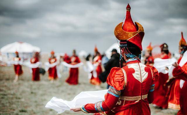 海边|在蒙古包过夜，如果女主人在床头系上红绳，为何呢