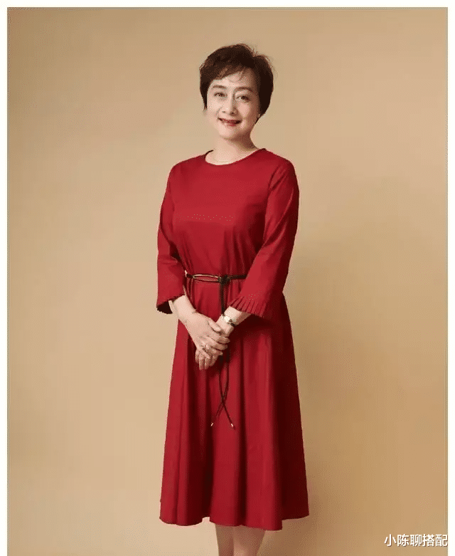 黄梅莹 72岁自然老去的黄梅莹,穿着简约却大方,到老都优雅气质