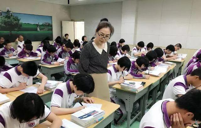 分流|“这或许是反对中考分流的原因”？看完众多学生排队进厂后才恍然