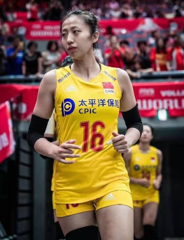 丁霞|奥运低迷被骂惨，女排重建，32岁丁霞走上新岗位，郎平没看错人