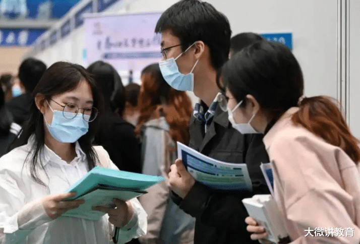 |花11万买“内推”实习机会，连公司门都没进去，馅饼变“陷阱”