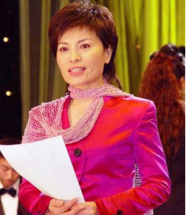 李瑞英|央视主持人李瑞英：得知儿子坠楼，含泪坚守岗位，反被骂冷血无情