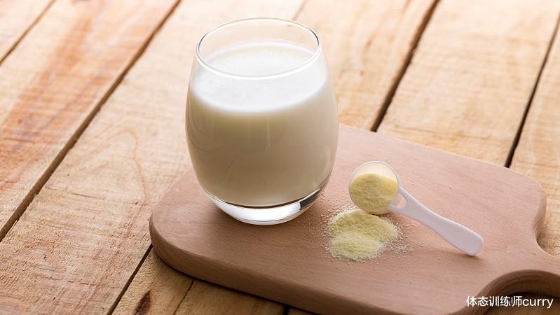 高血压|经常喝牛奶与不喝牛奶,差别大吗?医生:这3类人尽量避免喝牛奶