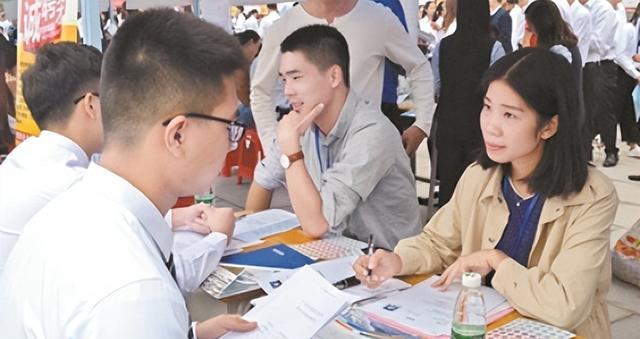 应届生|“校招”和“社招”哪个好？过来人才知道，一字之差待遇大有不同