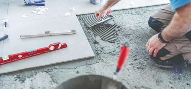 贴瓷砖,要不要用胶水?用瓷砖胶还是背胶?原来多花钱不一定更好