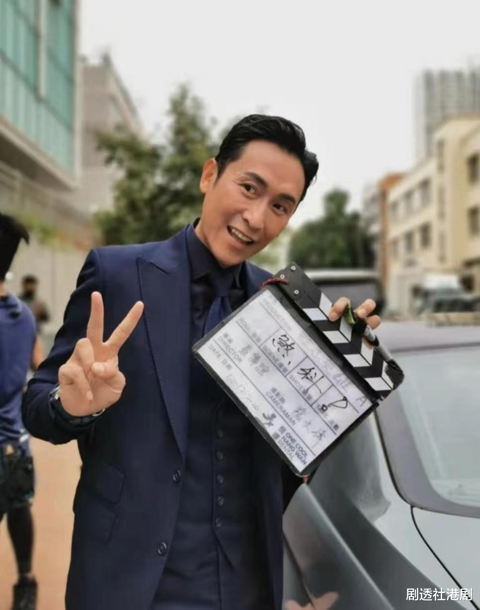 马德钟|骄傲！TVB知名男星携妻飞澳洲参加儿子毕业典礼，更晒多张合照庆祝