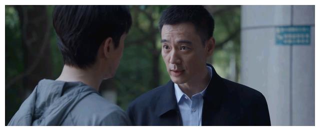 胡歌|县委大院：胡歌连吃3个包子不如任程伟的一推一脚，王骁真接地气