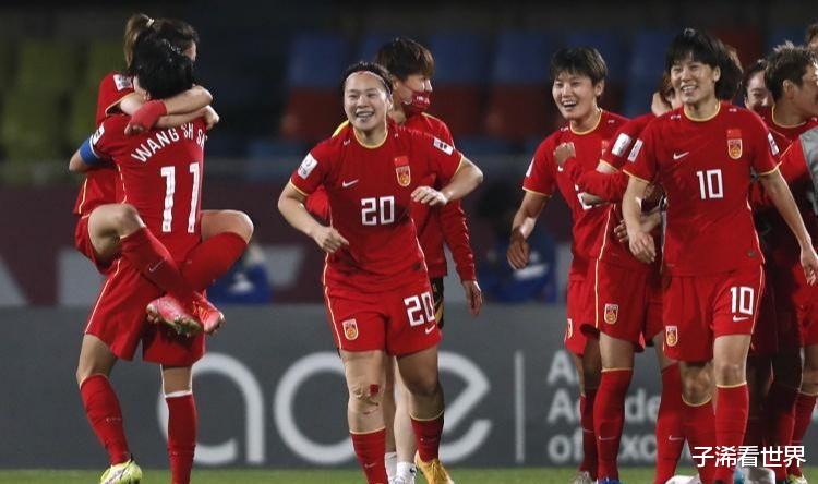 中国女足|凌晨3点! 资深媒体人做出争议表态: 中国女足遭质疑，球迷骂声一片