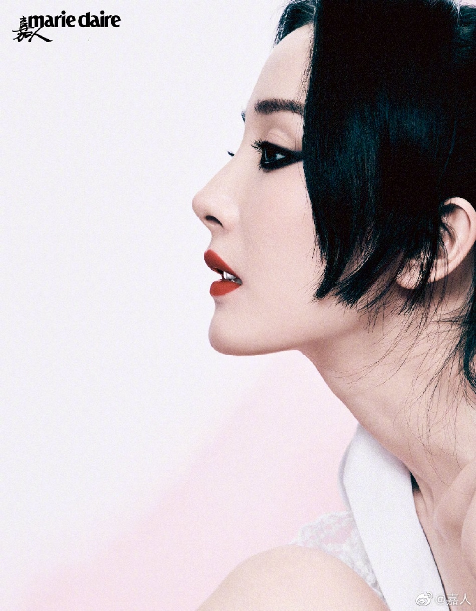 杨幂|杨幂最新大片曝光 穿搭前卫气场全开