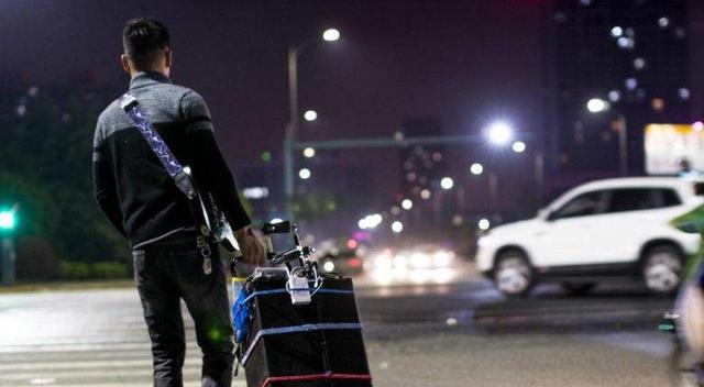 郑源|“彩铃天王”郑源：23岁凭一首歌赚上亿元，29岁成最年轻的教授！