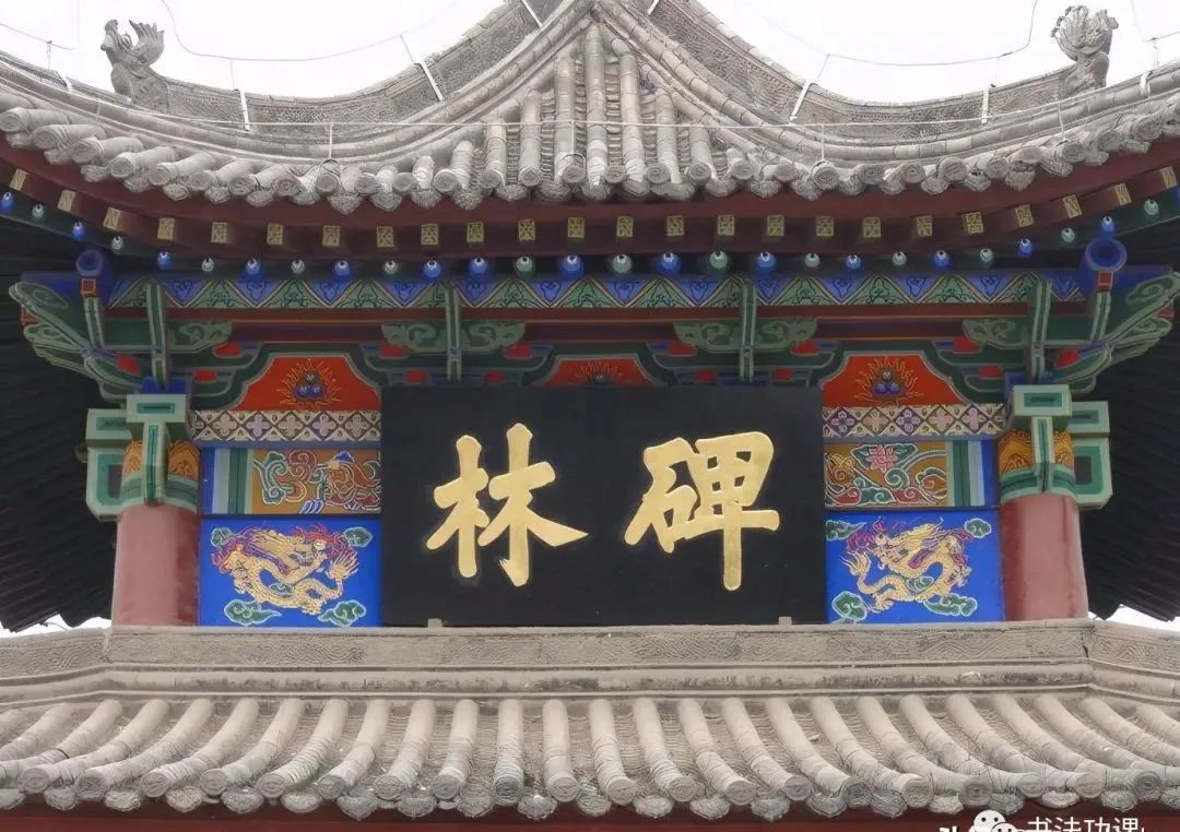 某省医院招牌“七字写错两字”?
