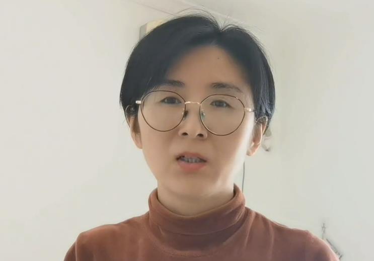 80后女子为实体店刷爆14张卡,最终后悔不已,她说:网贷是无底洞