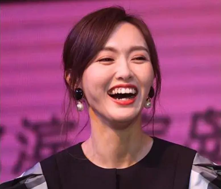 唐嫣|唐嫣首档常驻综艺官宣，搭档沙溢姚晨，霸气回应不上综艺的原因