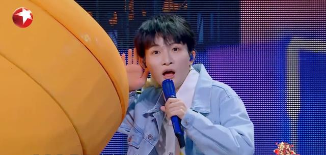 周深|虎年春晚，周深横跨三家卫视，戏腔演绎茉莉花，火爆程度无人能及