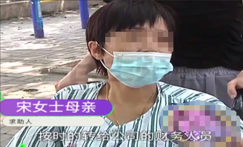 河南许昌,一名女子在公司上班,每个月按时上交医保