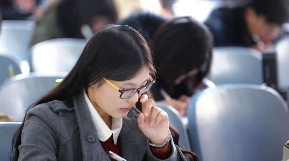 考试|体制内俨然成了“女儿国”,年轻男性少之又少,主要是这些原因